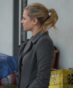 Riverdale S02 Lili Reinhart Grey Coat