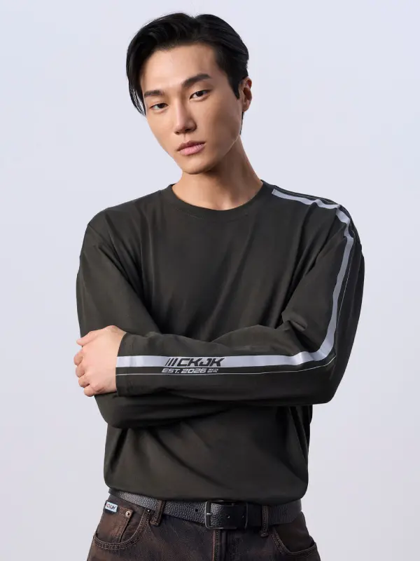 Jung kook for   長袖Tシャツ レーシング Jung Kook x Calvin Klein Black Racing Stripe T-Shirt - Danezon